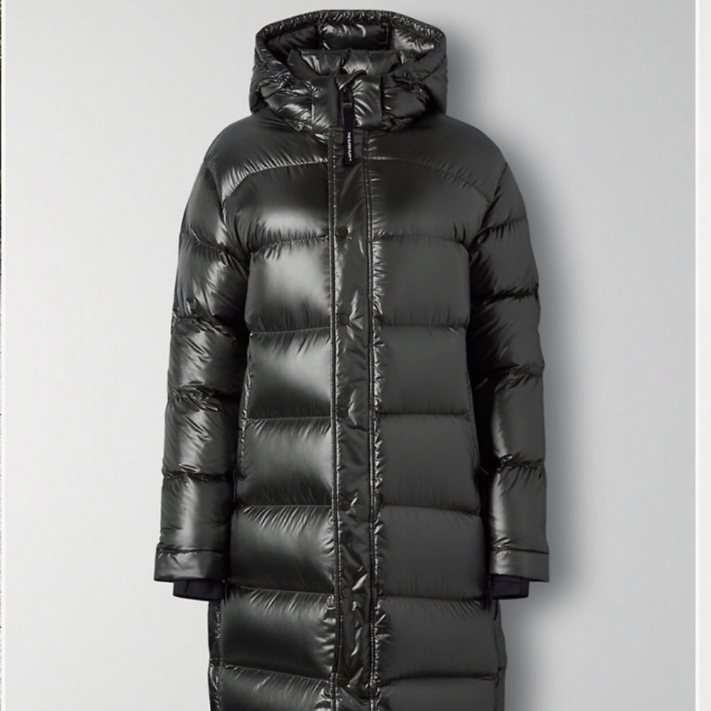 Aritzia TNA Super Puff High Gloss Black 3XS